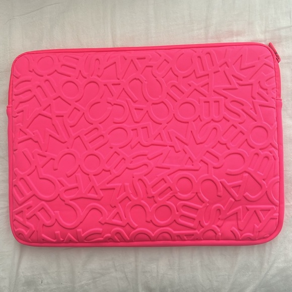 13 inch pink marc jacob’s laptop case - Picture 2 of 2